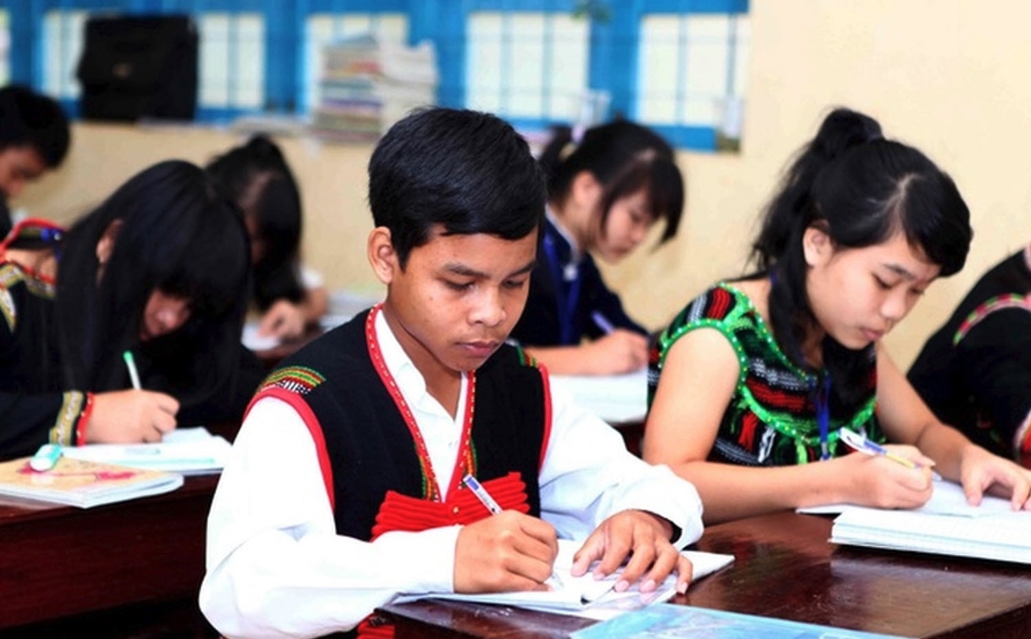 Nhà nước hỗ trợ tiền ăn, gạo, đồ dùng cá nhân cho học sinh trường phổ thông nội trú